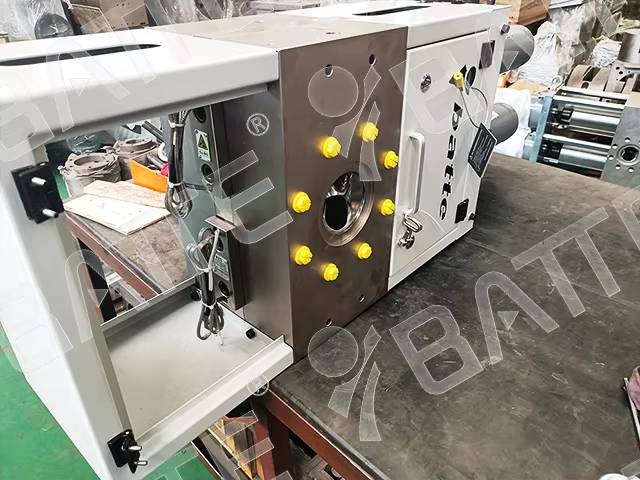 dual plate granulating hydraulic screen changer