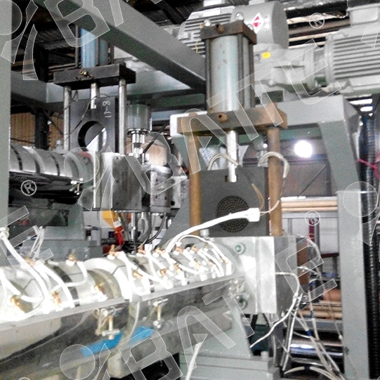 Plastic sheet extrusion screen changer
