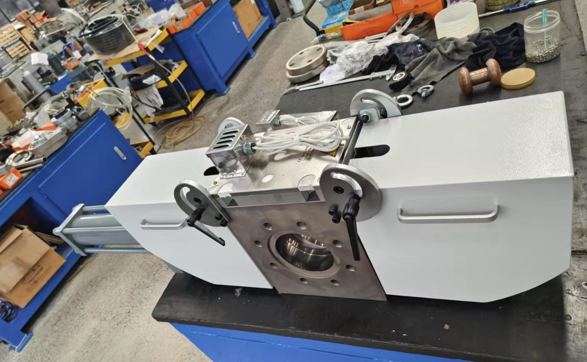 screen changer in extruder