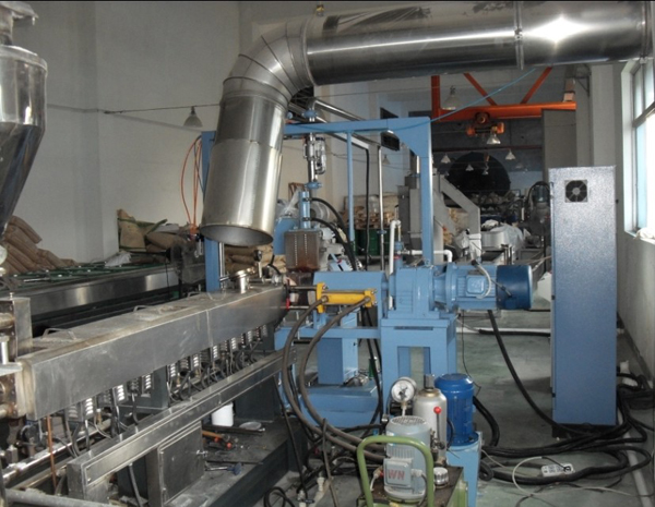 Plastic granulation screen changer