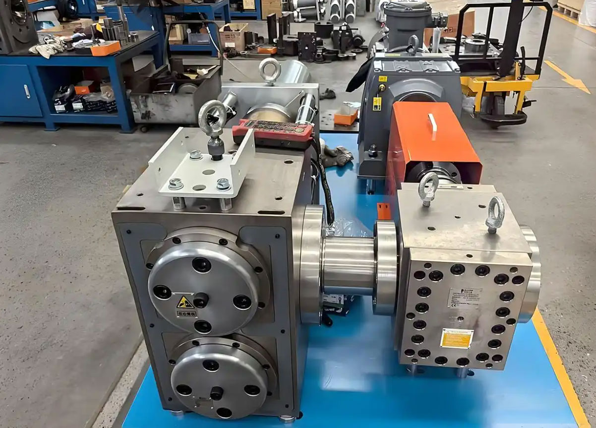 hydraulic screen changer in extruder
