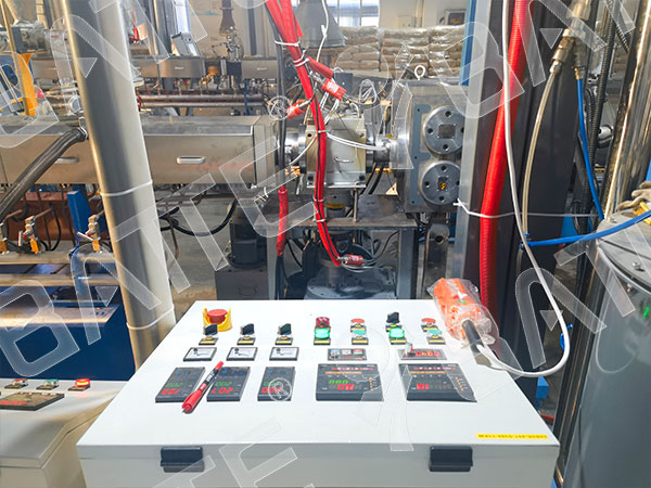 continuous screen changer in extruder