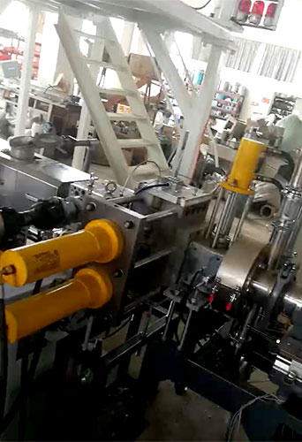 continuous screen changer in extruder