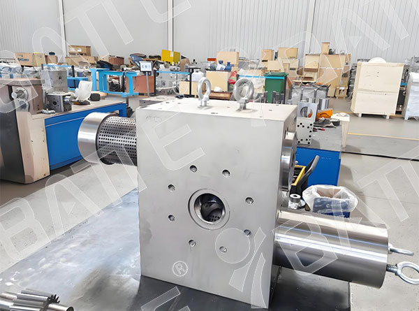 Dual-Piston Large Filter Cartridge Screen Changer