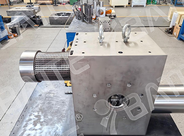 plastic extrusion screen changer in extruder