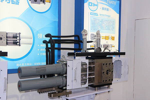 continuous screen changer in extruder