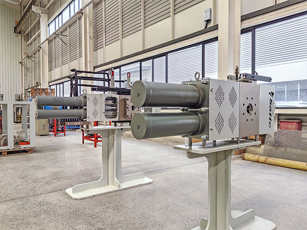 Continuous screen changer