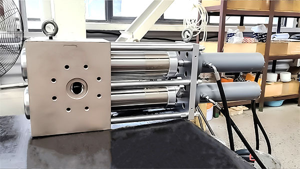 double column continuous screen changer