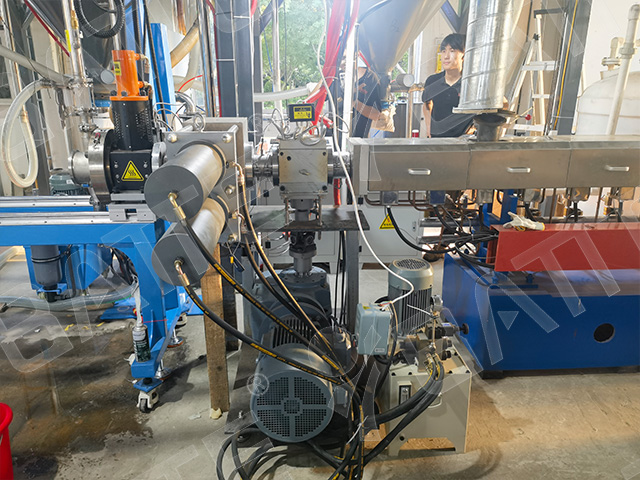 continuous screen changer in extruder