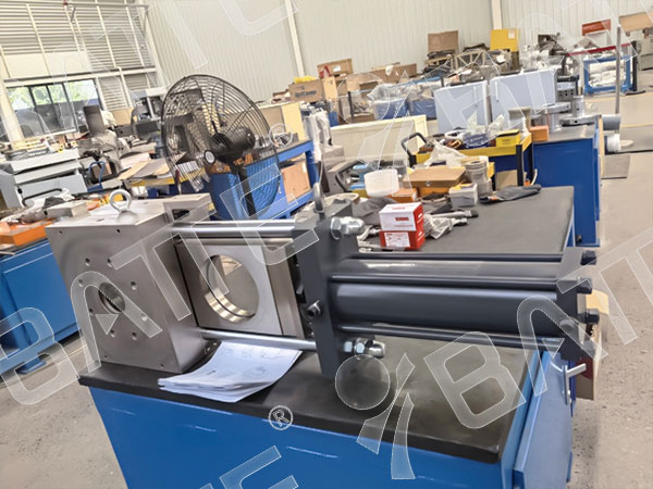 plastic extrusion screen changer in extruder