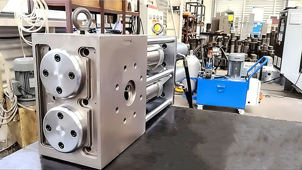 continuous screen changer in extruder