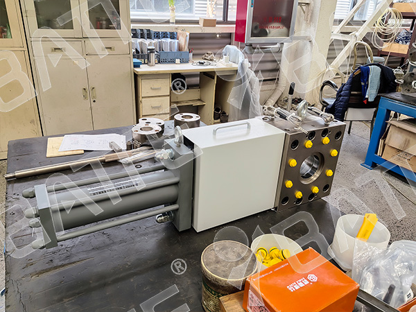 screen changer in extruder