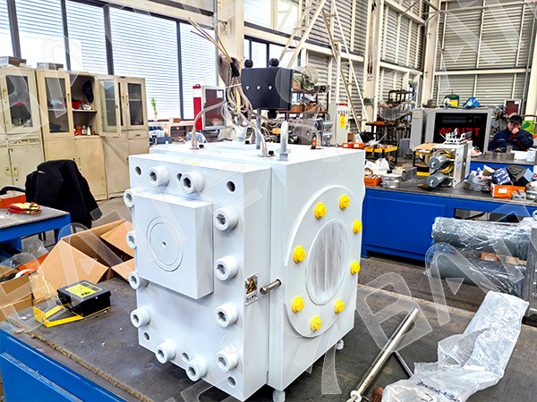 melt pump in extruder