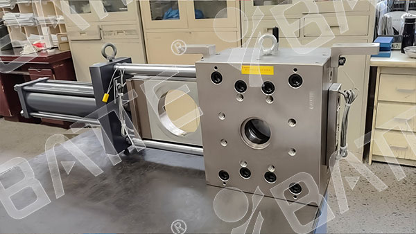 screen changer in extruder