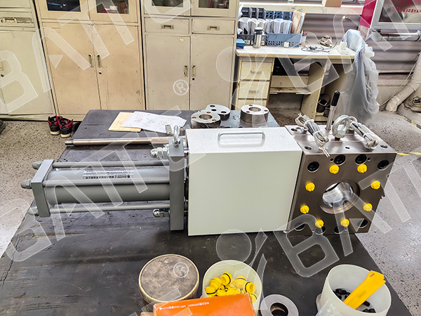 screen changer in extruder