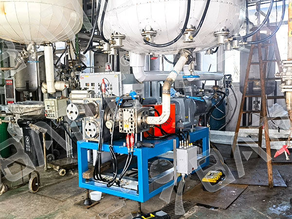 hydraulic screen changer in extruder