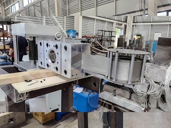 continuous screen changer in extruder